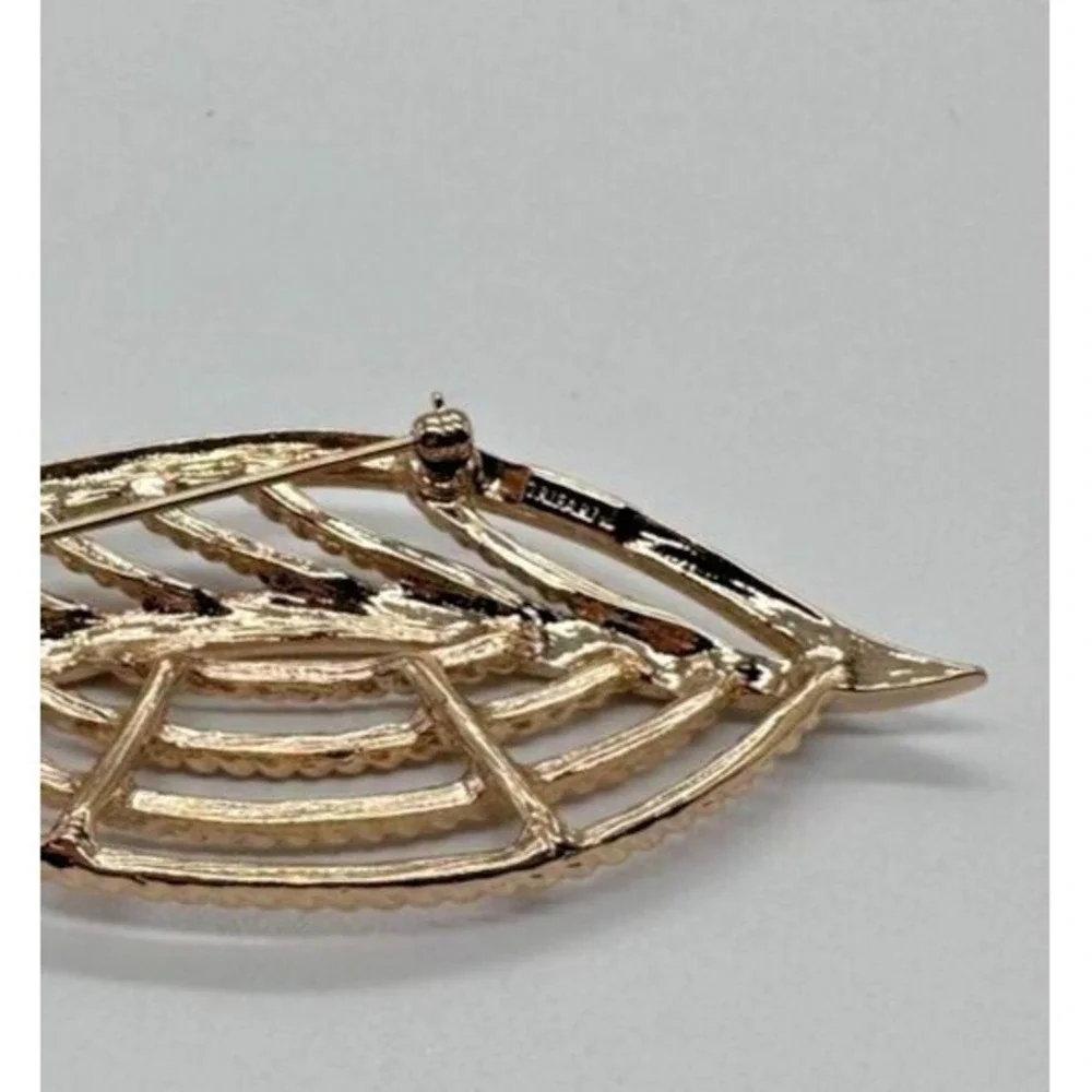Trifari vintage leaf